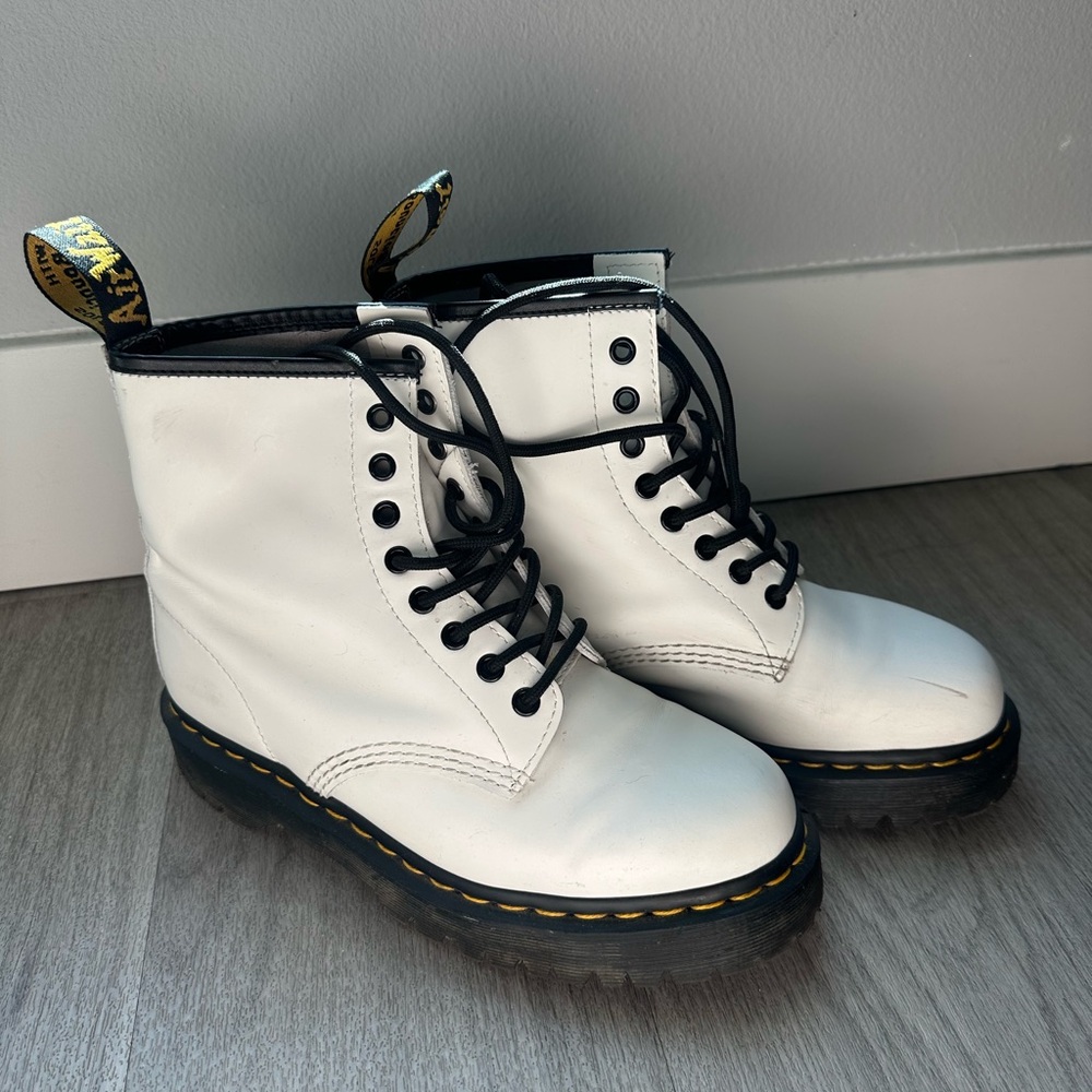 DOC MARTENS WOMENS 9
